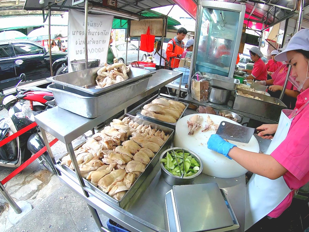 Go-Ang Pratunam Chicken Rice　調理風景